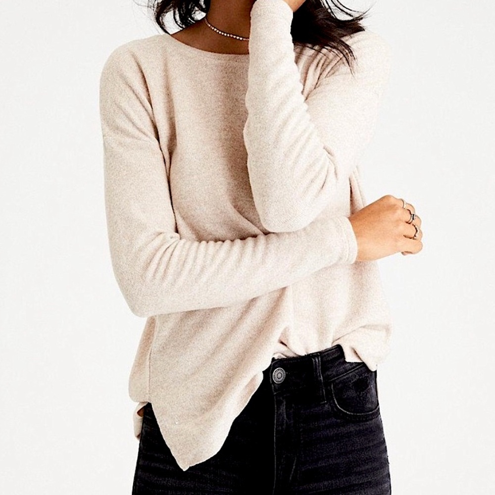 (SOLD) NWT AMERICAN EAGLE Long Sleeved Top (Size L)